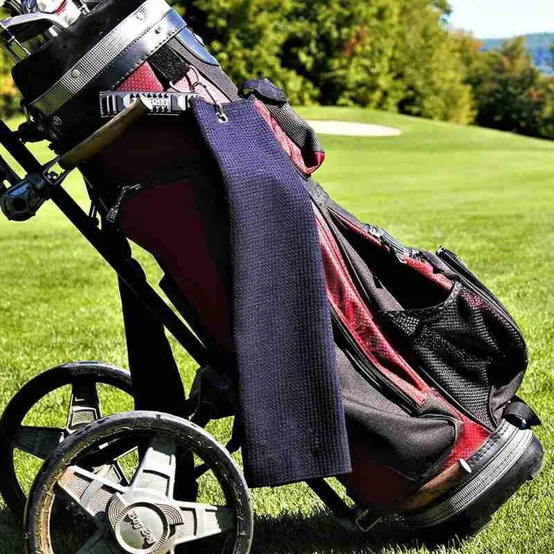 Golfhandtuch mit Sicherheitsschnalle zum Reinigen