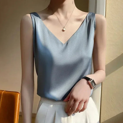 Neckholder-Top aus Satin-Seide mit V-Ausschnitt und Camisole-Trägern