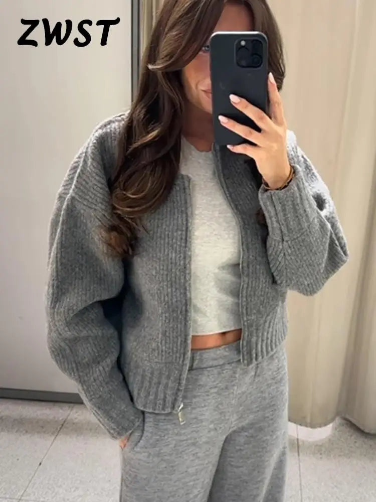 Pull en tricot gris élégant avec fermeture éclair pour femme