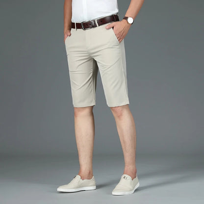 Neue lässige Golfshorts für Herren im Frühling und Sommer