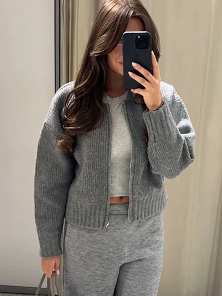 Pull en tricot gris élégant avec fermeture éclair pour femme