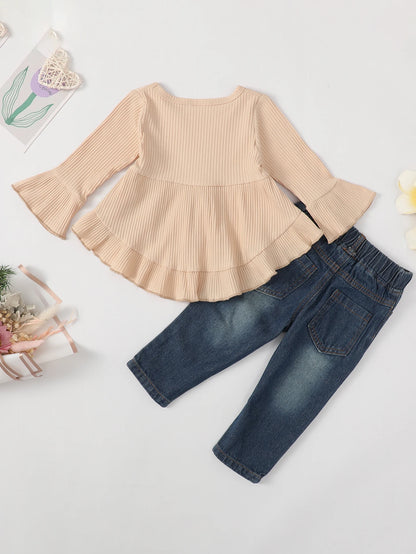 2-teiliges Set aus geripptem Oberteil und zerrissenen Jeans für Baby-Mädchen